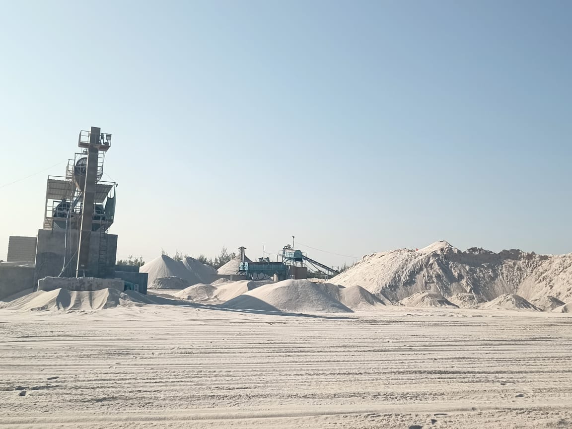 White / Red Silica Sand